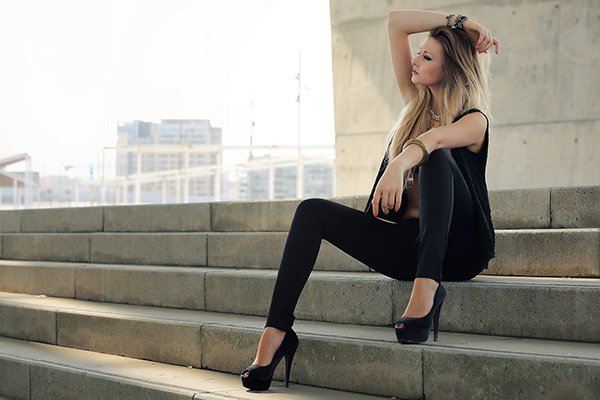 foto de moda con modelo rubia