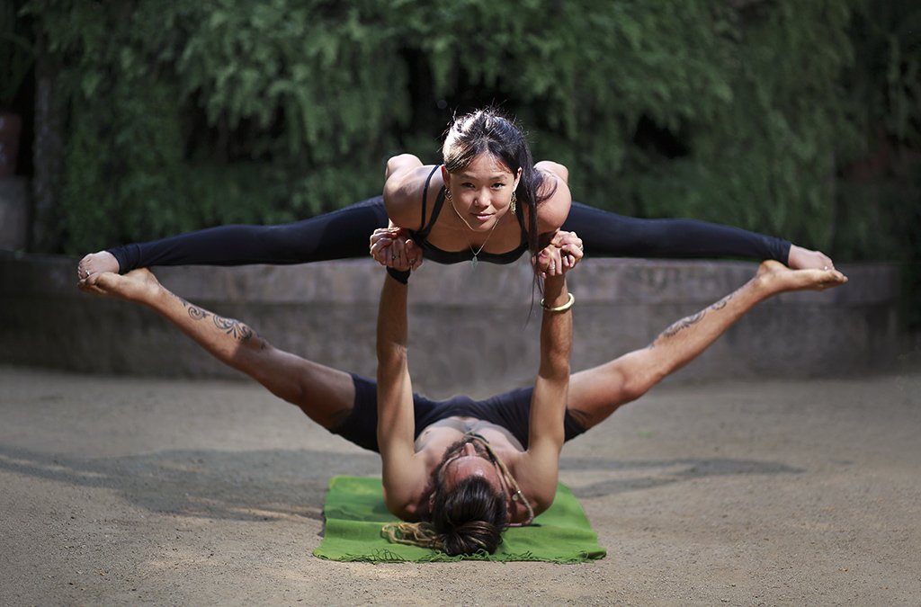 Acroyoga en pareja: Beneficios para la salud